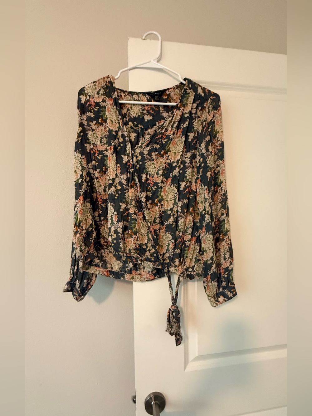 Lucky Brand Women's Navy Floral Wrap Faux-Wrap Tie-Waist Long Sleeve Blouse❤️ - Picture 2 of 7